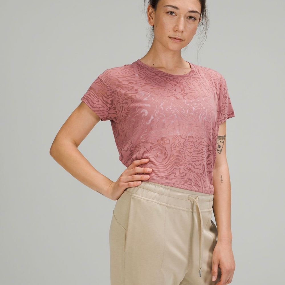 Lululemon cates tee veil spice chai size 10